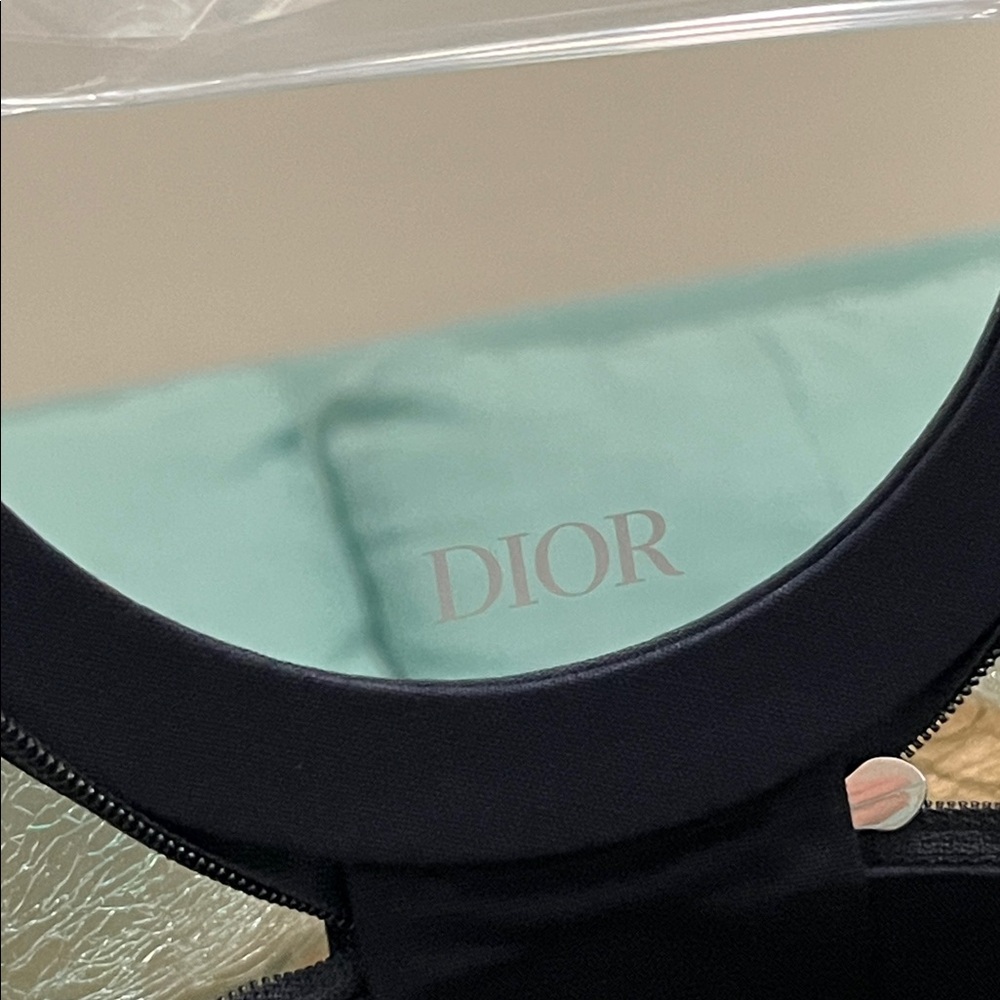 VANITY DIOR BLACK ZIPPERED CASE WITH MIRROR & 2 COMPLIMENTARY SAMPLE PARFUM-NIB - Picture 5 of 7
